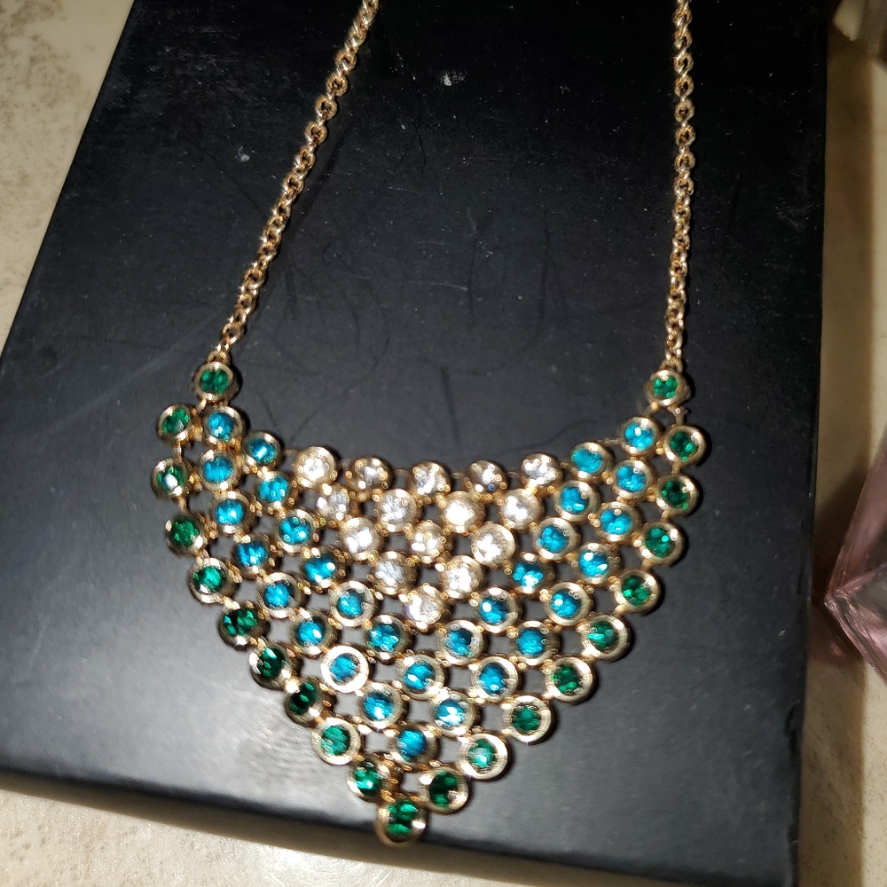 Ladies gold and turquoise matching necklace and earrings set